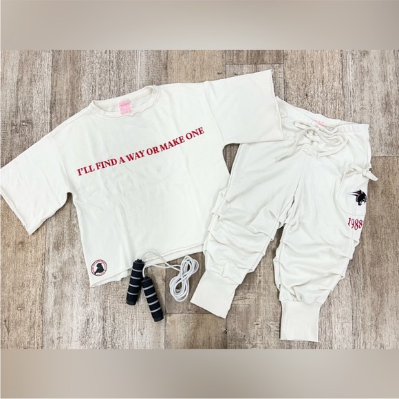 NWOT! Free People 2pc Set On Chill Tee & Scrunched Joggers - Picture 3 of 7